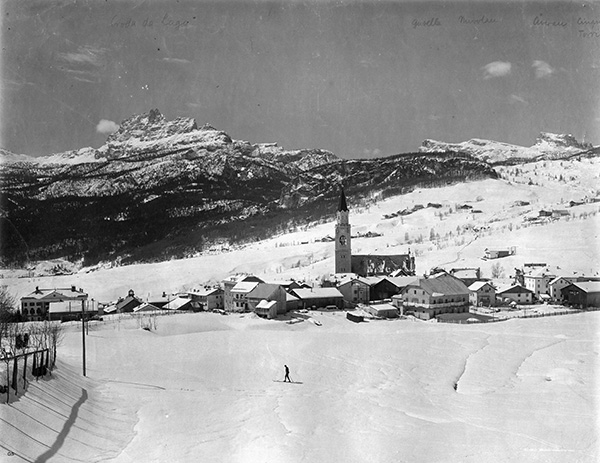 Cortina (gegen Croda da Lago und Nuvolau)
